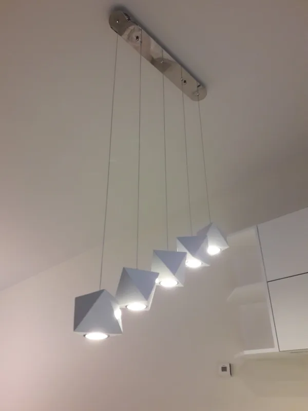 LED lampa virs virtuves letes